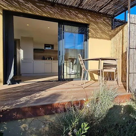 Beau Studio Avec Terrasse - Petit Maquis-3