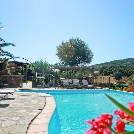 Maison De 2 Chambres Avec Piscine Partagee Jardin Amenage Et Wifi A Sartene-2