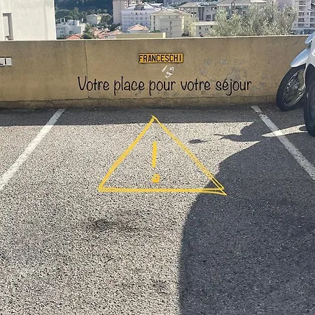 Proche Port Et Centre Ville, Parking Prive-2