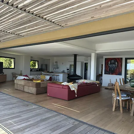 Villa de luxe surplombant la mer, piscine suspendue-3