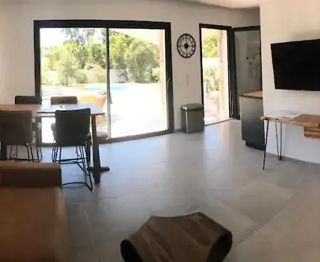 Villa Ucellu sur 600 m2 avec accès mer privilégié et piscine privée chauffée-2