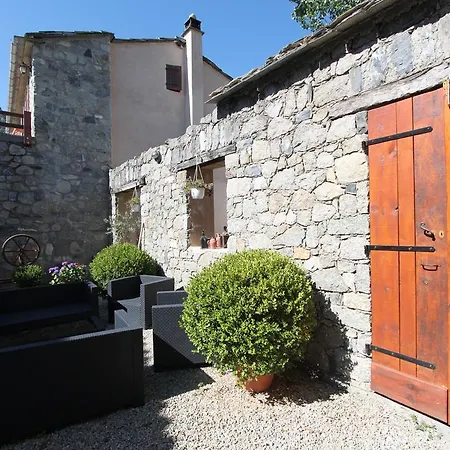 A Mandria, Appartements Avec Cuisine 30M2, Patio, Vue Montagnes Et Citadelle, 5 Minutes A Pied Du Centre Ville Et Des Rivieres-2