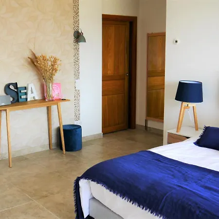 VILLA CARAMONTINU SERENA à Pinarello, proche plage, vue mer, piscine chauffée-3