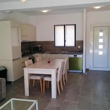 House With 2 Bedrooms In Borgo With Enclosed Garden And Wifi-2