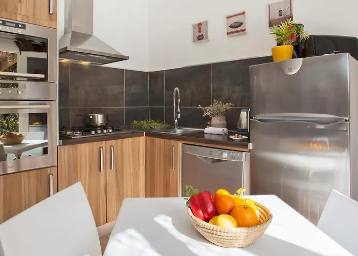 Amarylis A Calvi Location 2 Pers Avec Clim Jardin Piscine Et Barbecue Villa with Pool