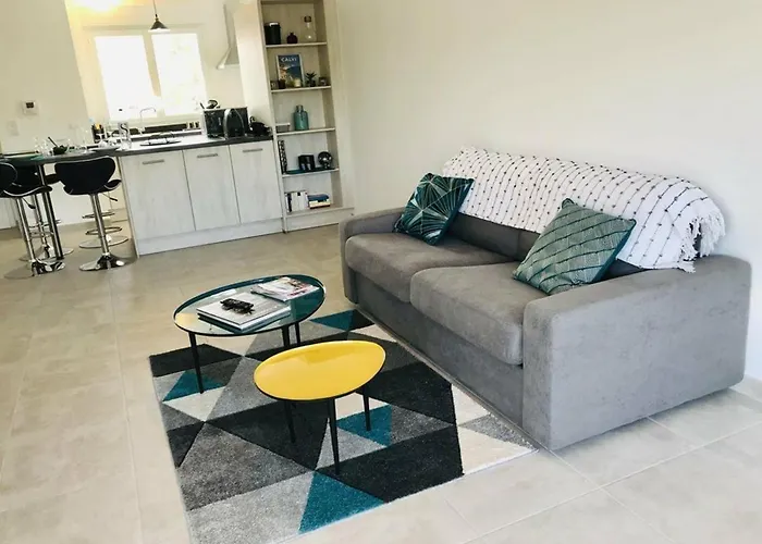 Pet friendly Appartement 2 Pieces A Calvi Avec Terrasse Et Parking - Fr-1-63-261