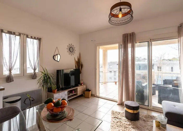 U Nidu - à Ajaccio, Magnifique appartement 4 couchages vue mer Ajaccio  che accetta animali