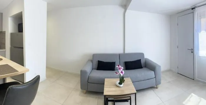 Pet friendly Charmant T2 Madonna Di A Serra Apartment Calvi 