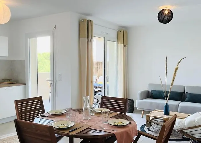 Pet friendly Appartement 2 Pieces Avec Garage Prive, Proche Plage - 4 Couchages, Calvi - Fr-1-63-317