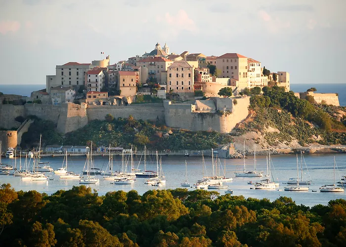 Cabin Rentals in Calvi (Corsica)