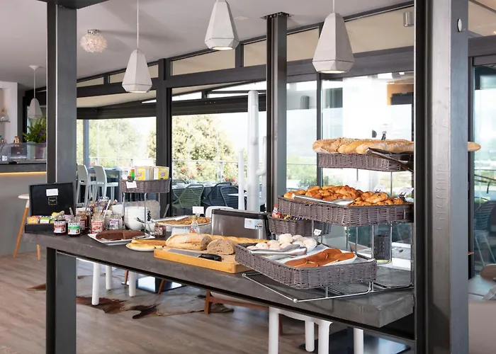 Porto-Vecchio (Corsica) hotels near Galerie du Levant