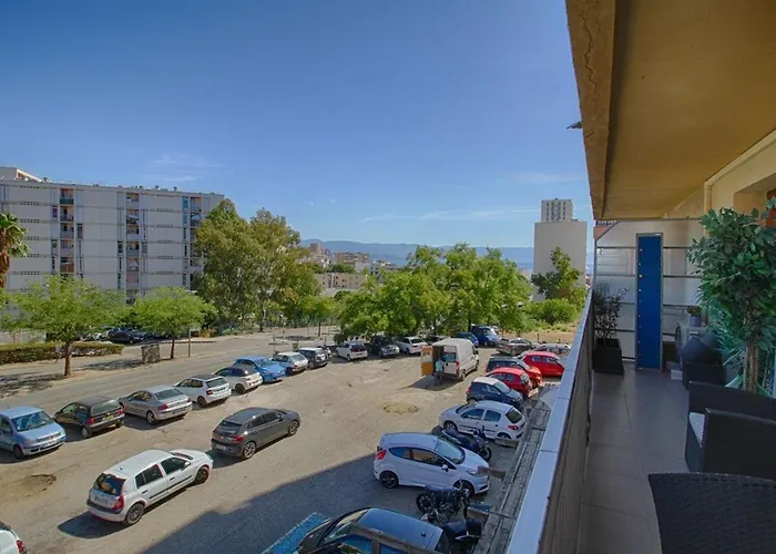 Ajaccio: Appartement 3 Pieces, Terrasse, Clim, Parking, Internet, Proche Centre Et Commerces - Fr-1-61-528