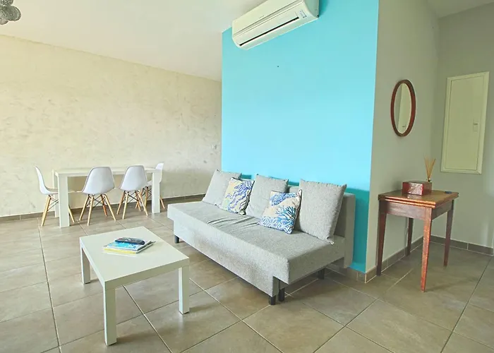 Appartement Calme Avec Terrasse, 4 Couchages A Ajaccio - Fr-1-61-563