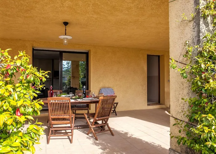 Location De Vacances Figuier Avec Jardin Barbecue Piscine Chauffee A Calvi